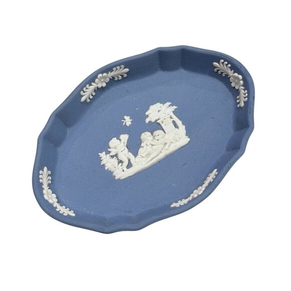 VINTAGE Wedgwood Blue Jasperware Oval Trinket Dish Cherub Made in England - Picture 1 of 5